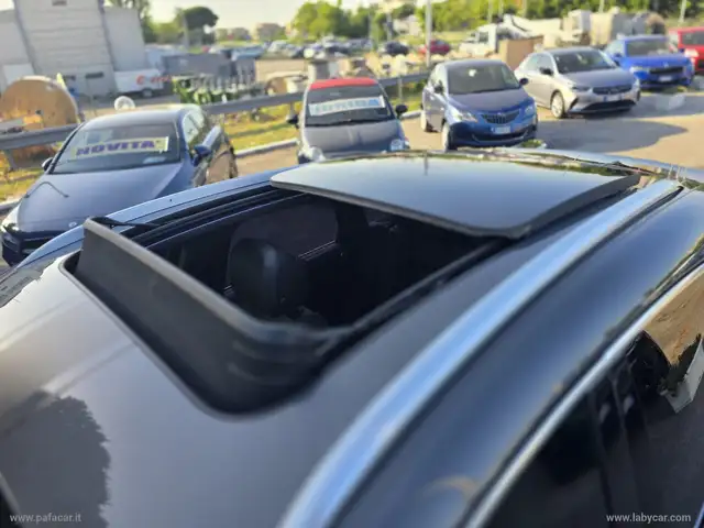 Porsche Macan view 8