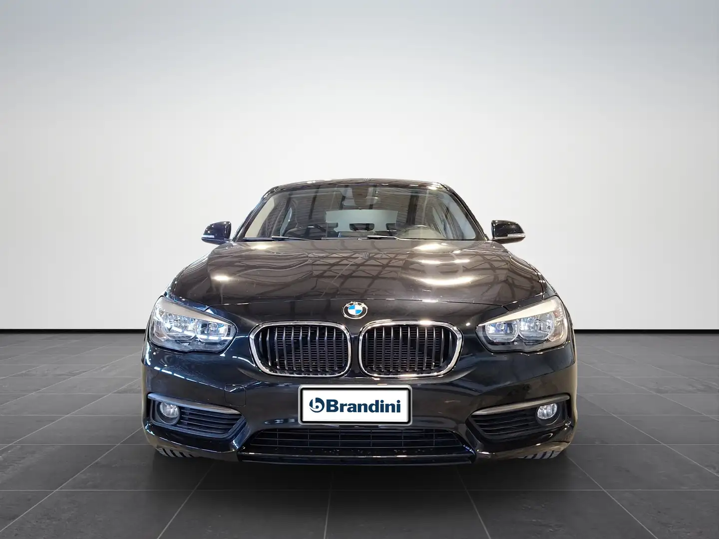 BMW 118 d Advantage 5p auto Schwarz - 2