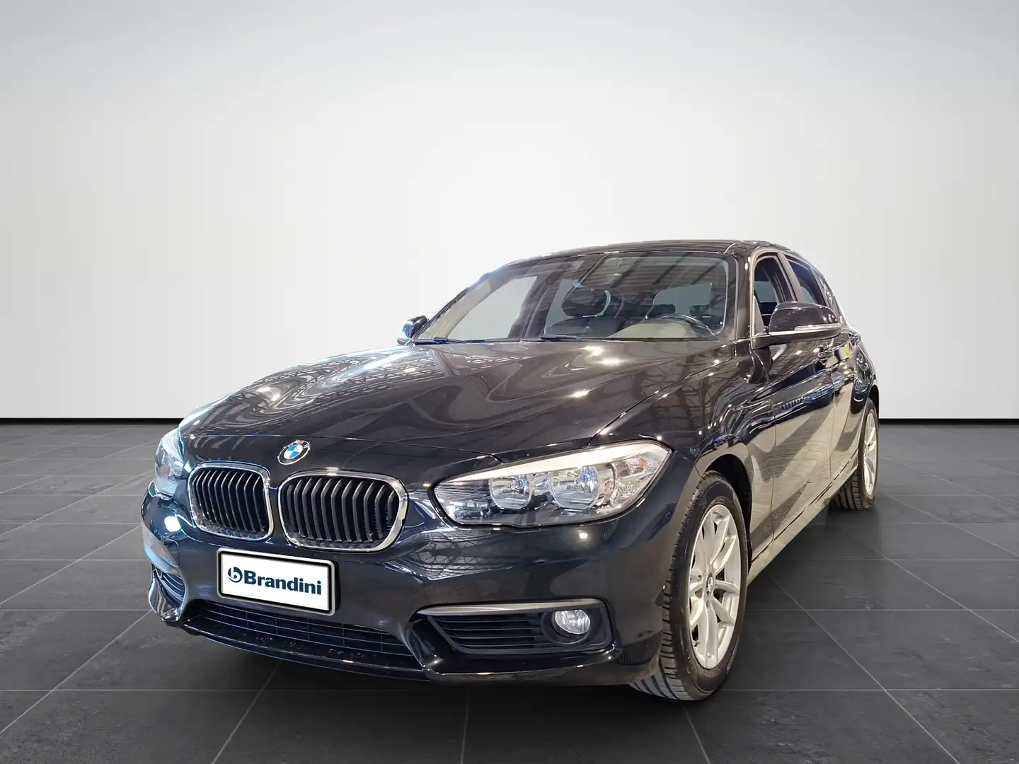 BMW 118 d Advantage 5p auto Schwarz - 1