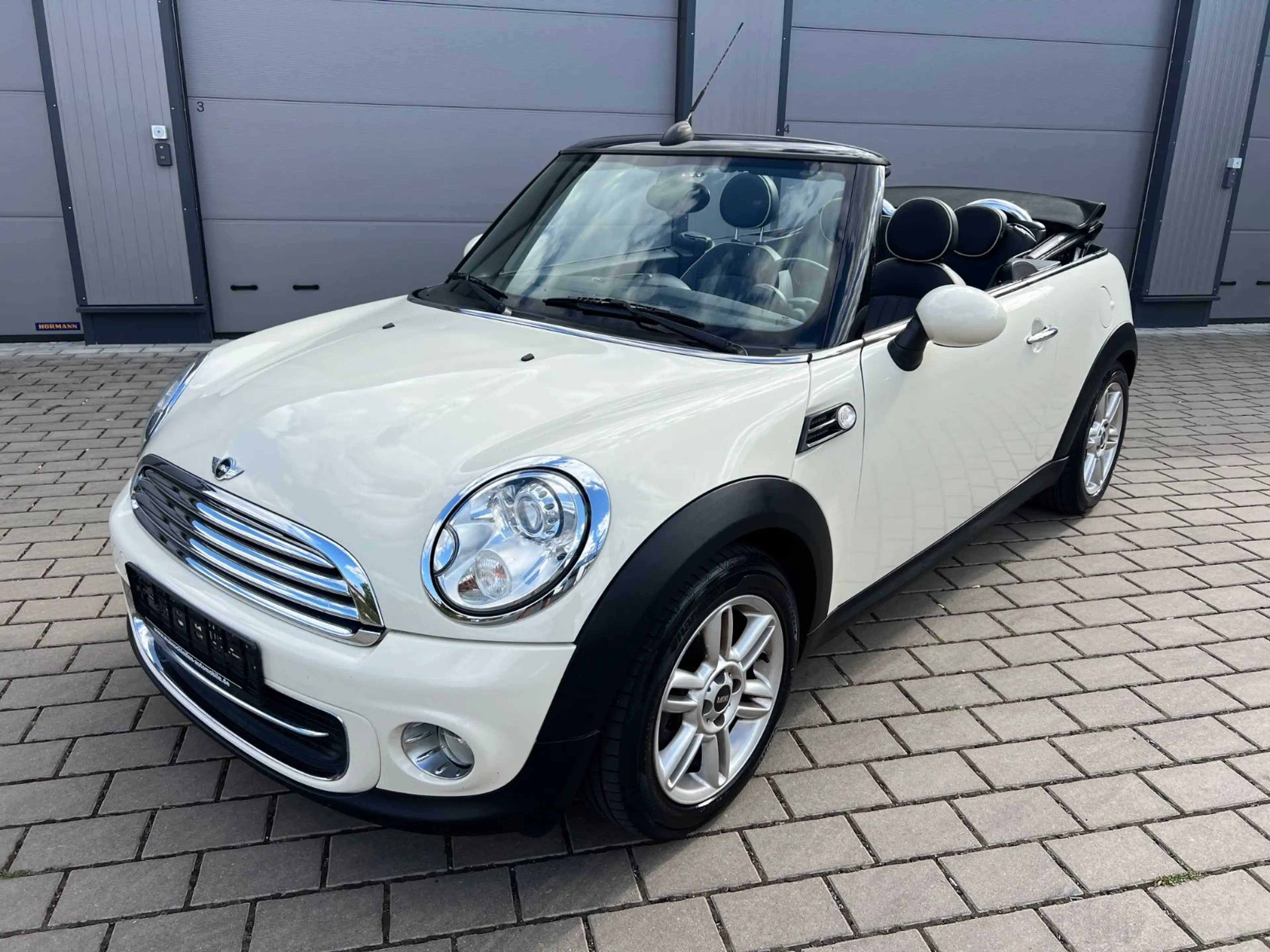 MINI Cooper Cabrio Chili Leder NAVI Xenon PDC SH