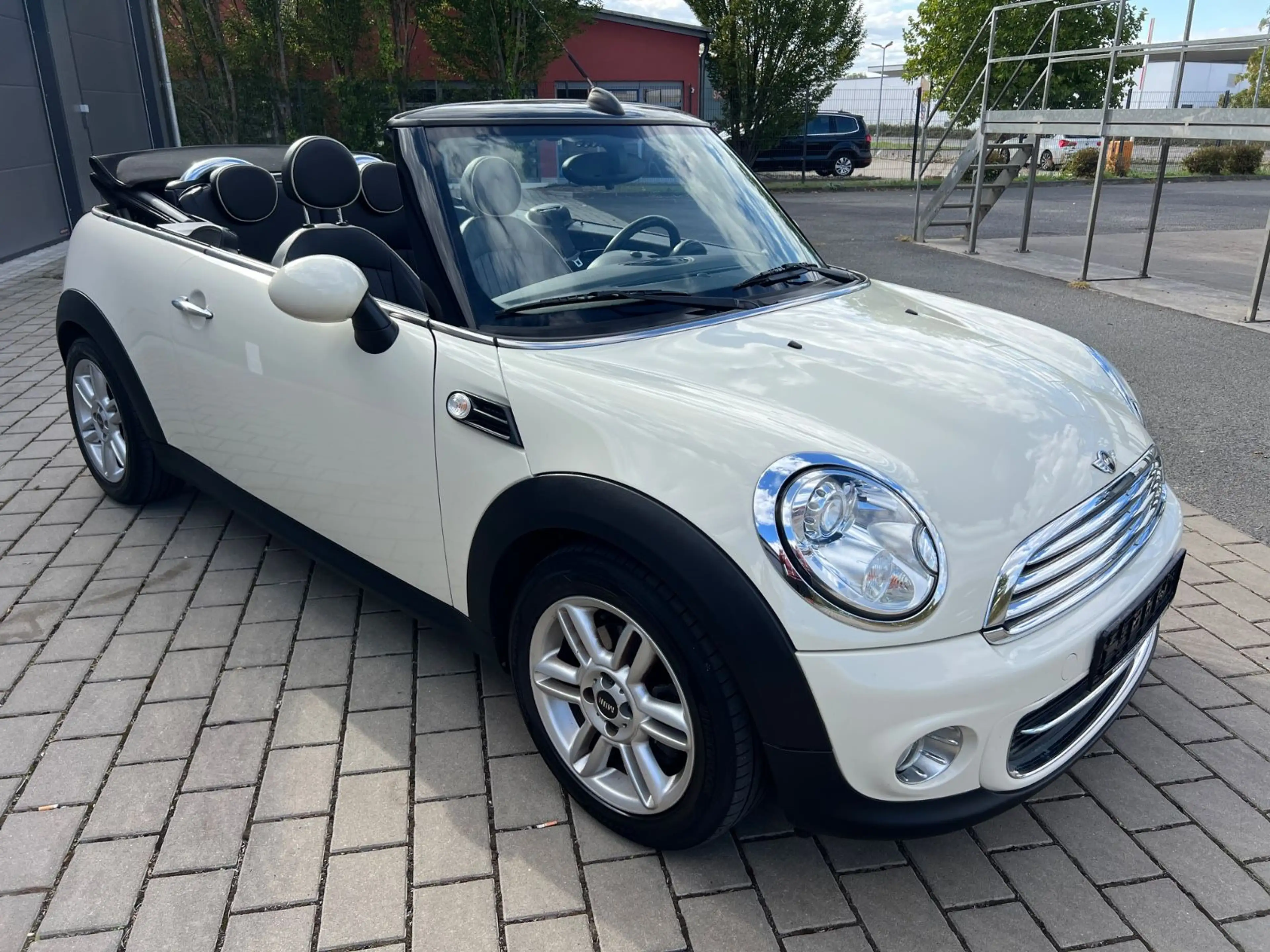 MINI Cooper Cabrio Chili Leder NAVI Xenon PDC SH — photo 7