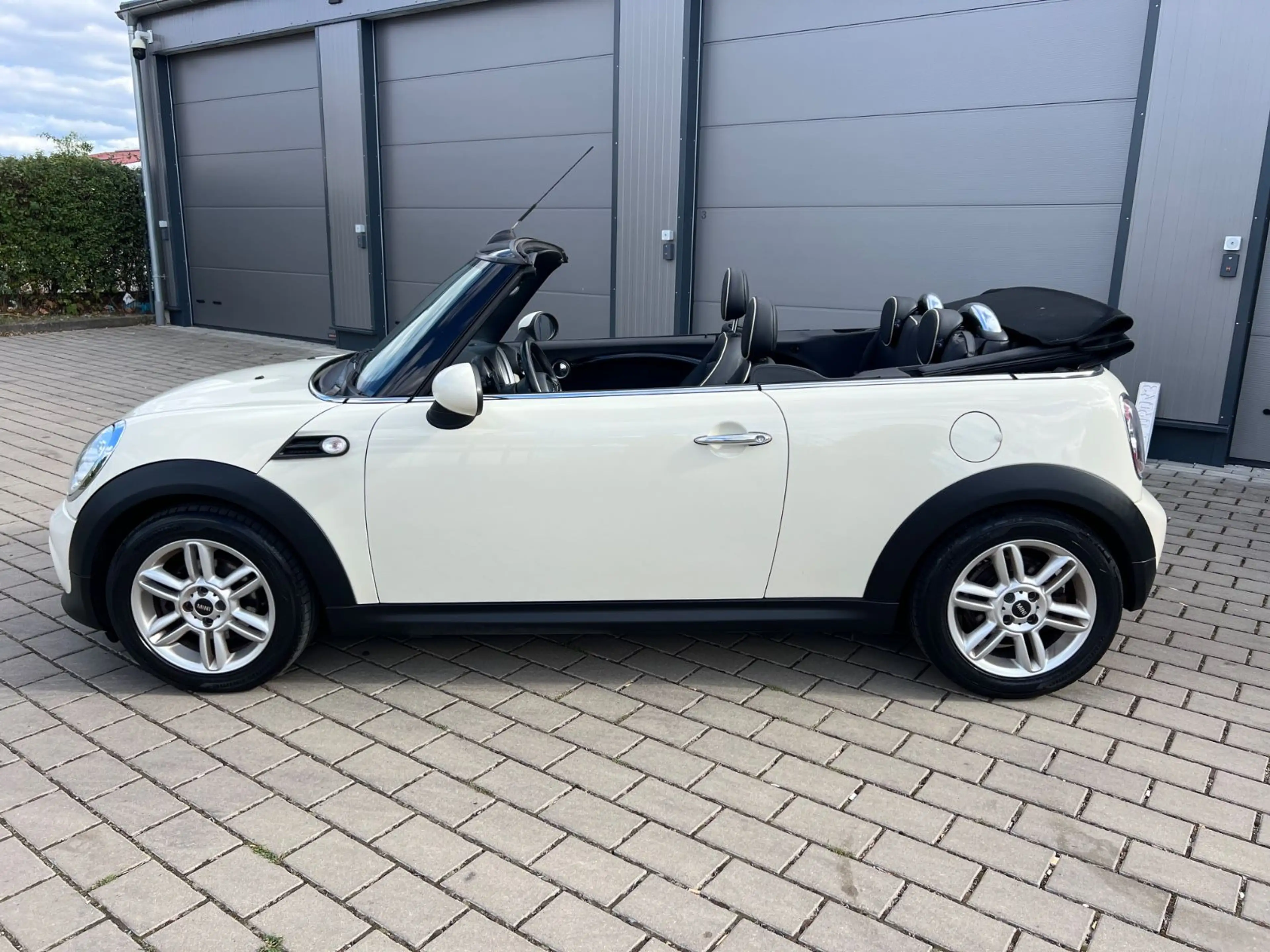 MINI Cooper Cabrio Chili Leder NAVI Xenon PDC SH — photo 2