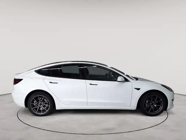 Tesla Model 3 view 3