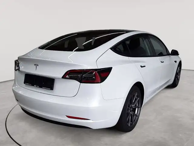 Tesla Model 3 view 4