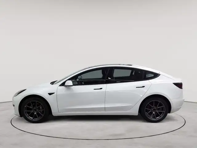 Tesla Model 3 view 6