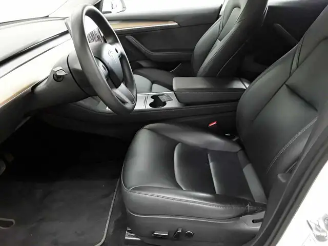 Tesla Model 3 view 7