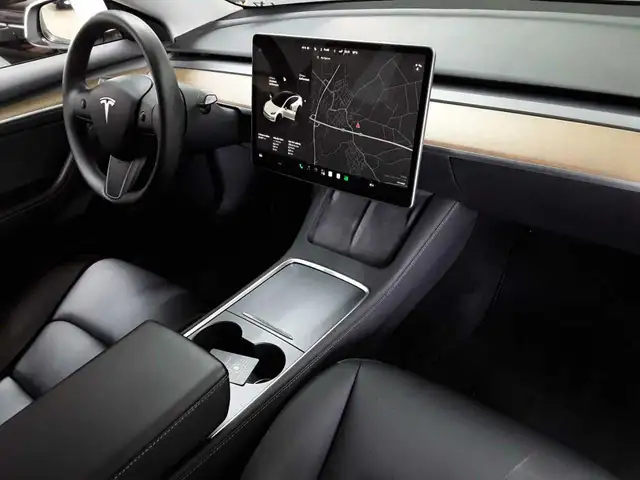 Tesla Model 3 view 9