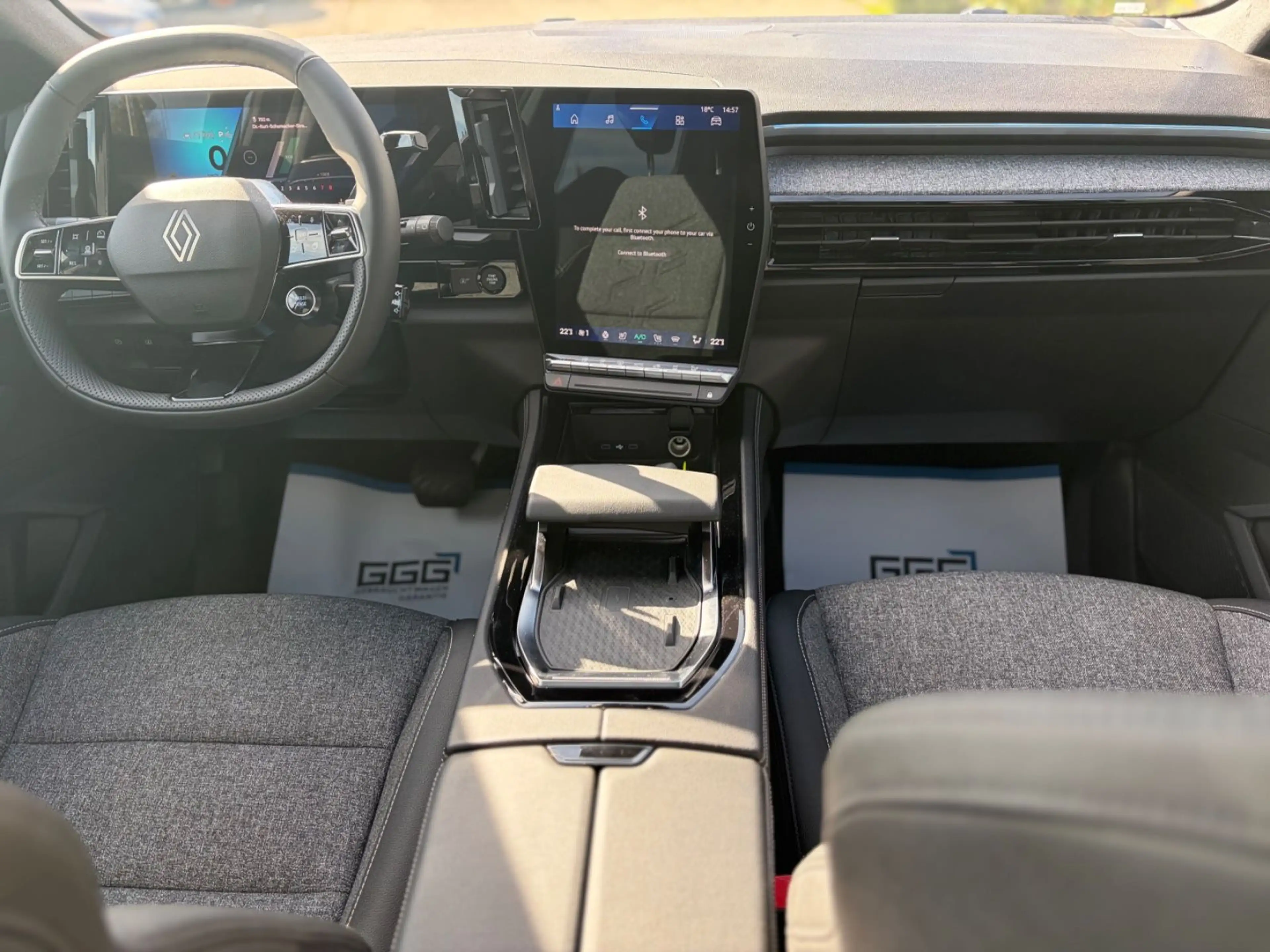 Renault Espace VI Techno E-Tech Hybrid — photo 11