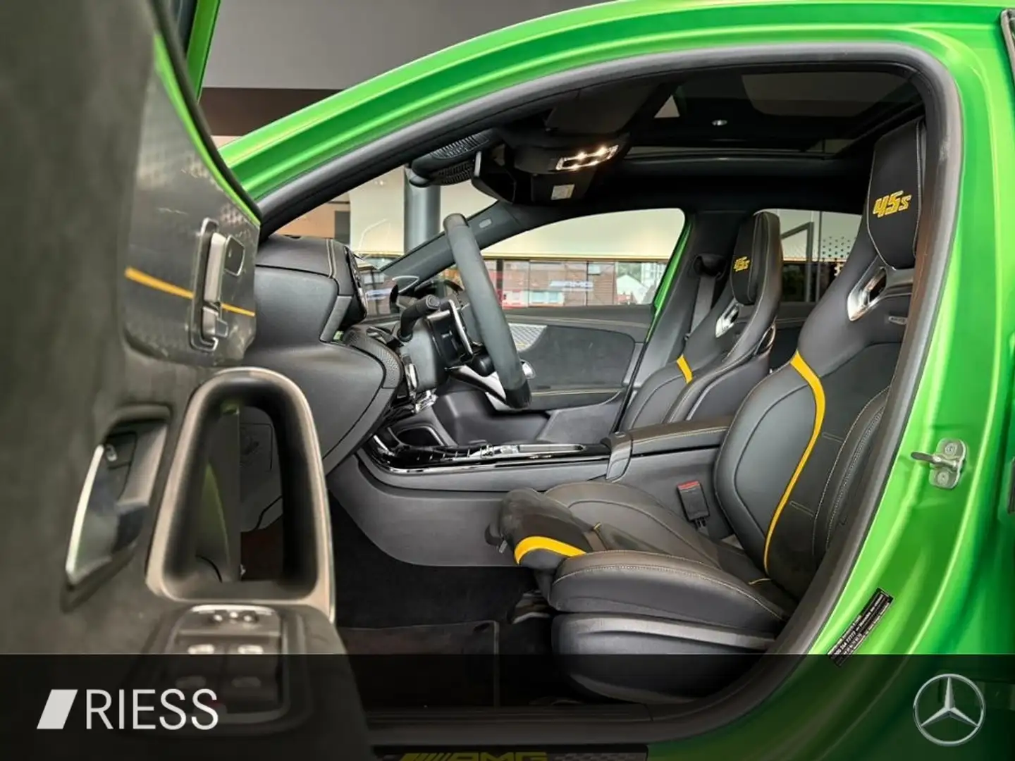 Mercedes-Benz A 45 AMG A 45 S PANO+AERO PKT+PERF SITZE+DISTR+KEYL+360°+ Vert - 2