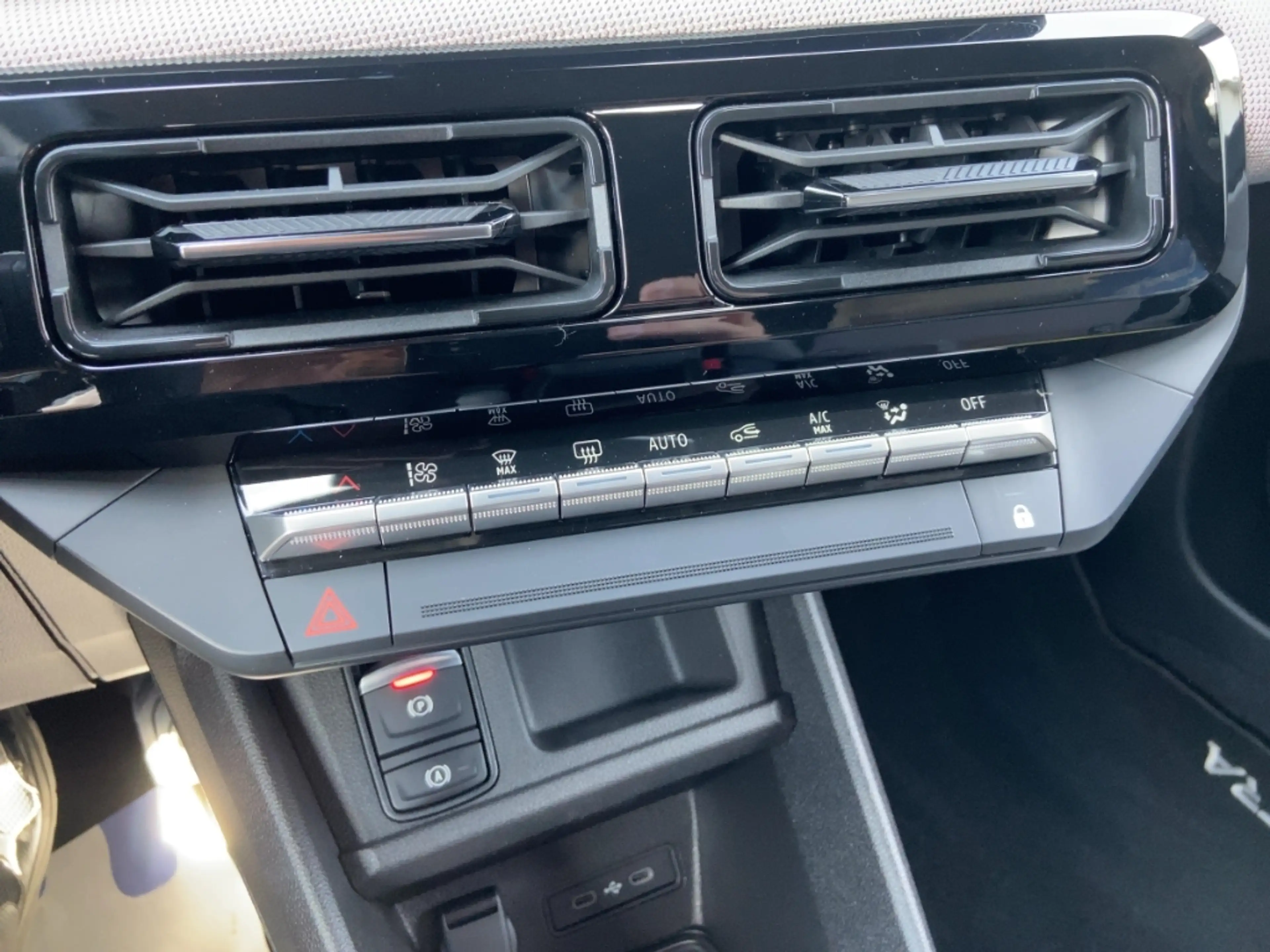 Nissan Micra 52kWh ADVANCE Zen/Winter/Navi/RFK/PDC/LED — photo 15
