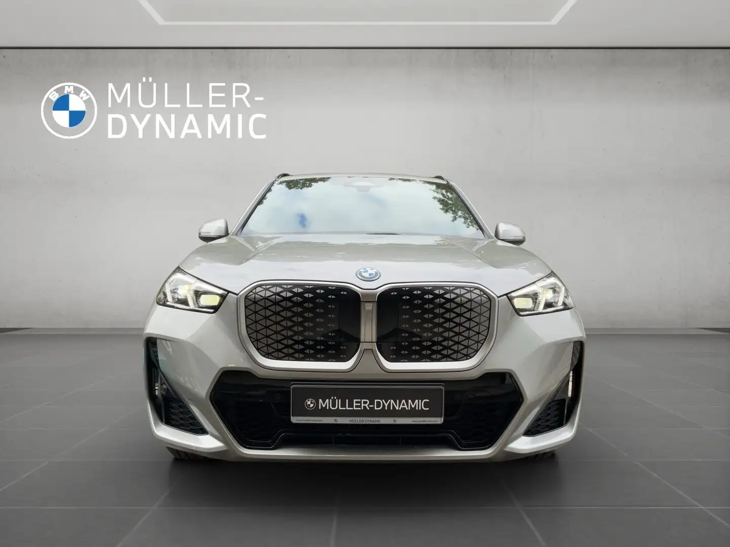 BMW iX1 eDrive20 M SPORT LED AHK RÜCKFAHR KOMFORTZUG SHZ D Argent - 2