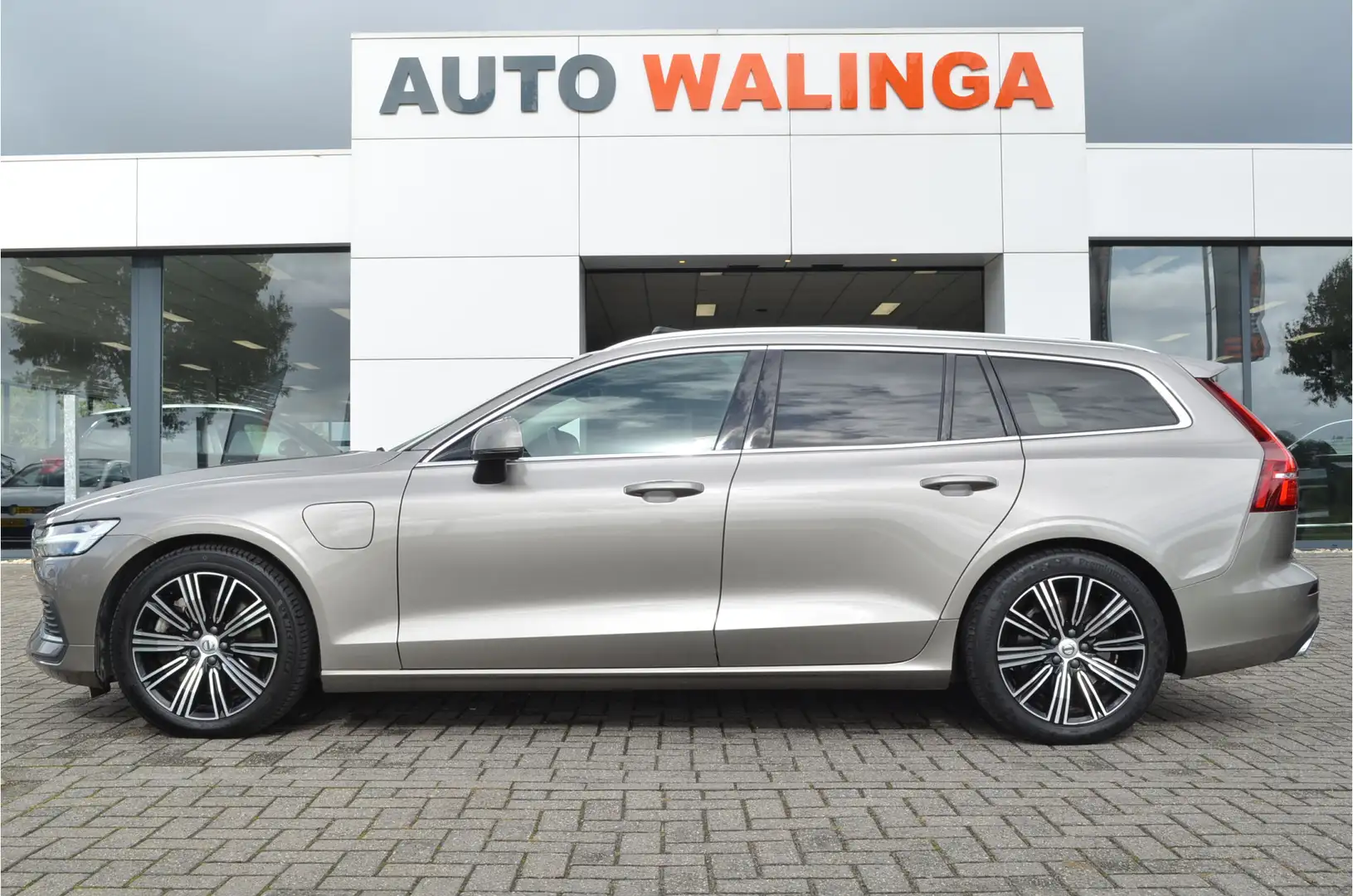Volvo V60 2.0 T6 Hybride AWD Pano | Harman Kardon | Memory s Gris - 2