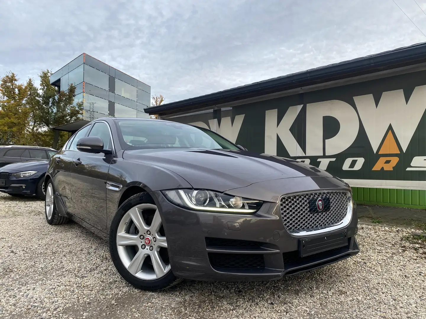 Jaguar XE XE 20t Pure Gris - 1