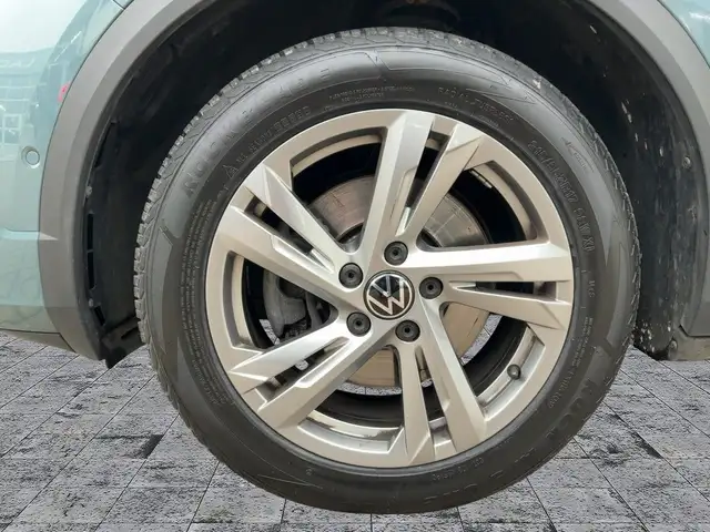 Volkswagen T-Roc view 8