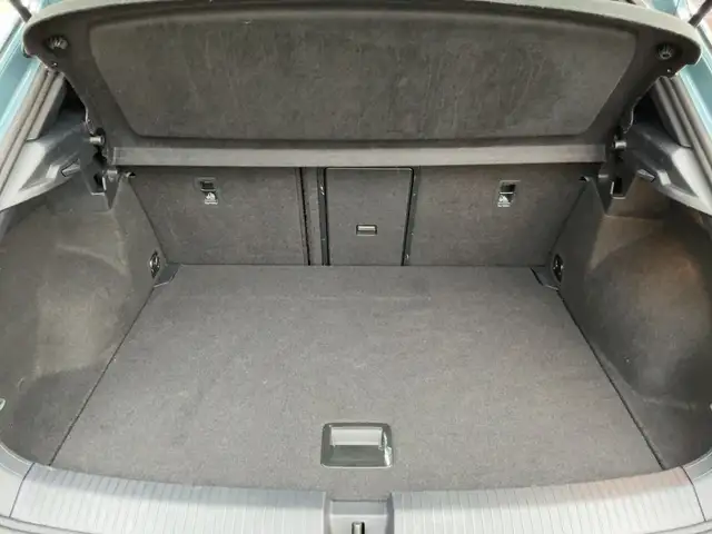 Volkswagen T-Roc view 14