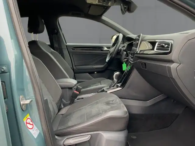 Volkswagen T-Roc view 12