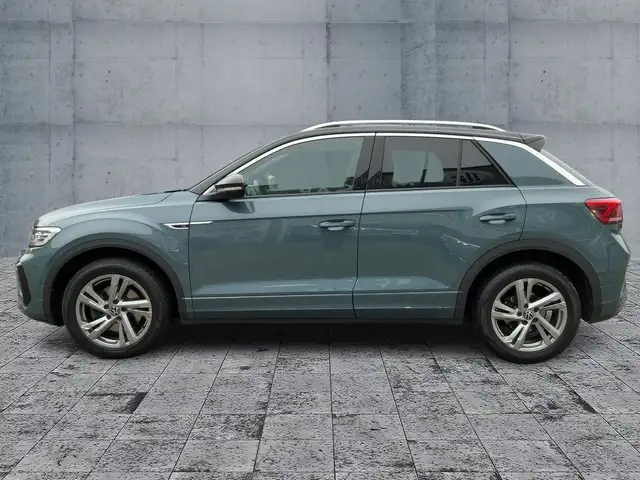 Volkswagen T-Roc view 4