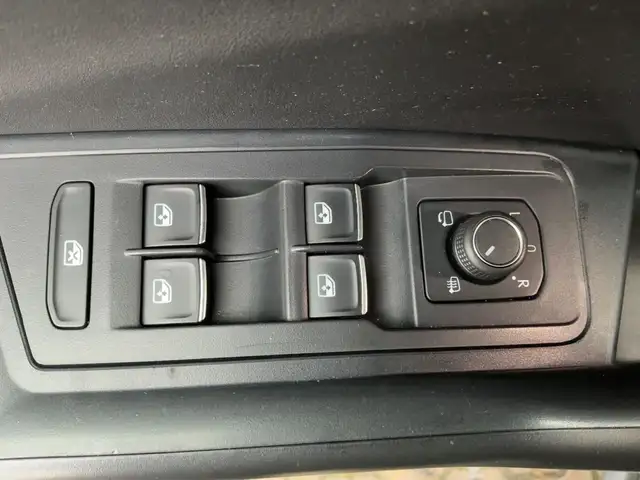 Volkswagen T-Roc view 17