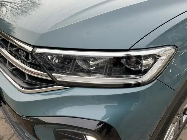 Volkswagen T-Roc view 16