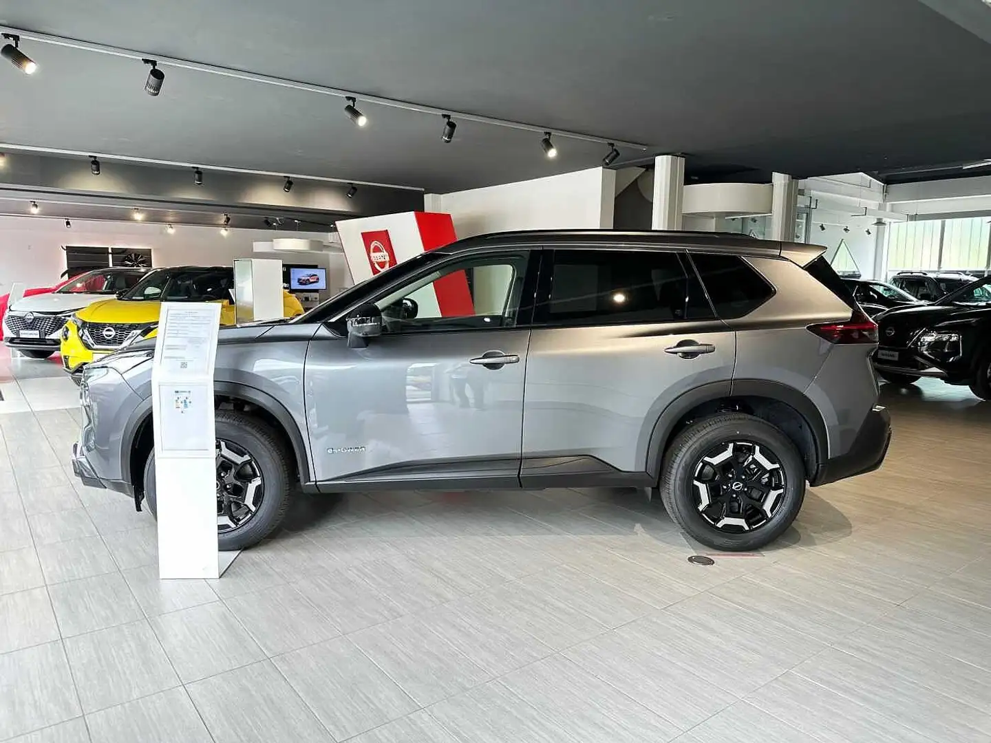 Nissan X-Trail e-Power e-4orce 4WD 5 posti N-Trek Grigio - 2