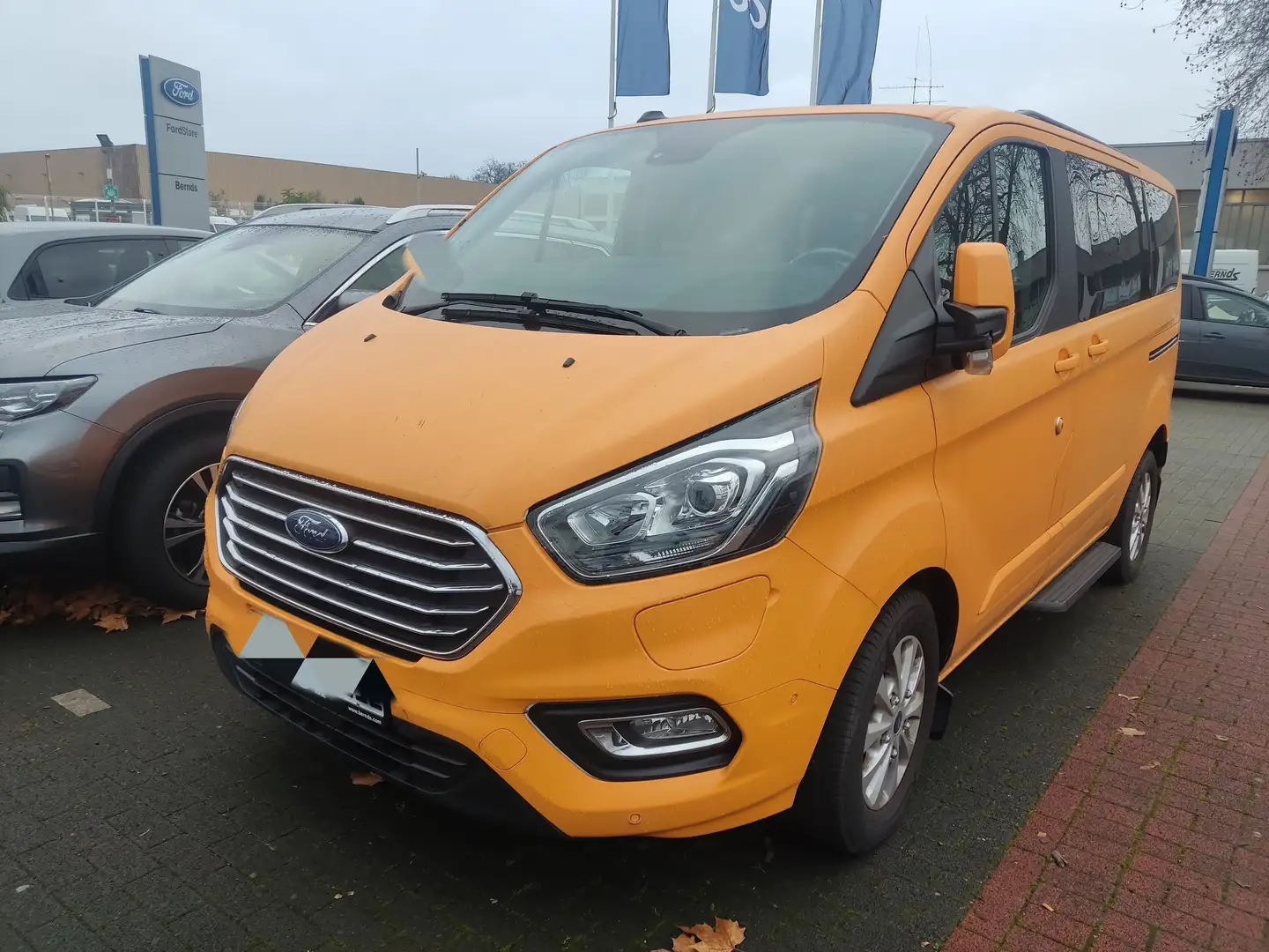 Ford Tourneo Custom Tourneo Custom Plug-in Hybrid L1H1 PHEV Titanium Orange - 2