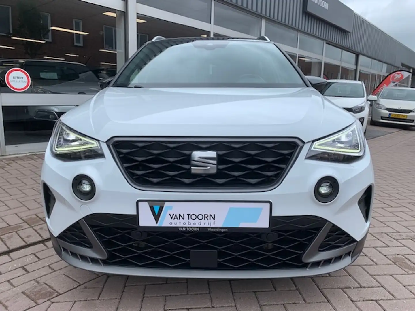 SEAT Arona 1.0 TSI FR Business Intense, automaat. Wit - 2