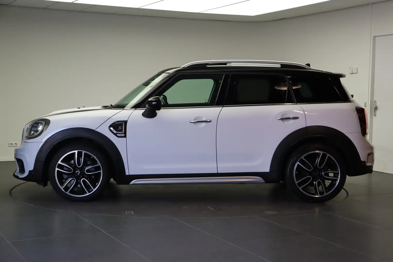 MINI John Cooper Works Countryman S JCW Trim Automaat / Panoramadak / Comfort Access Weiß - 2