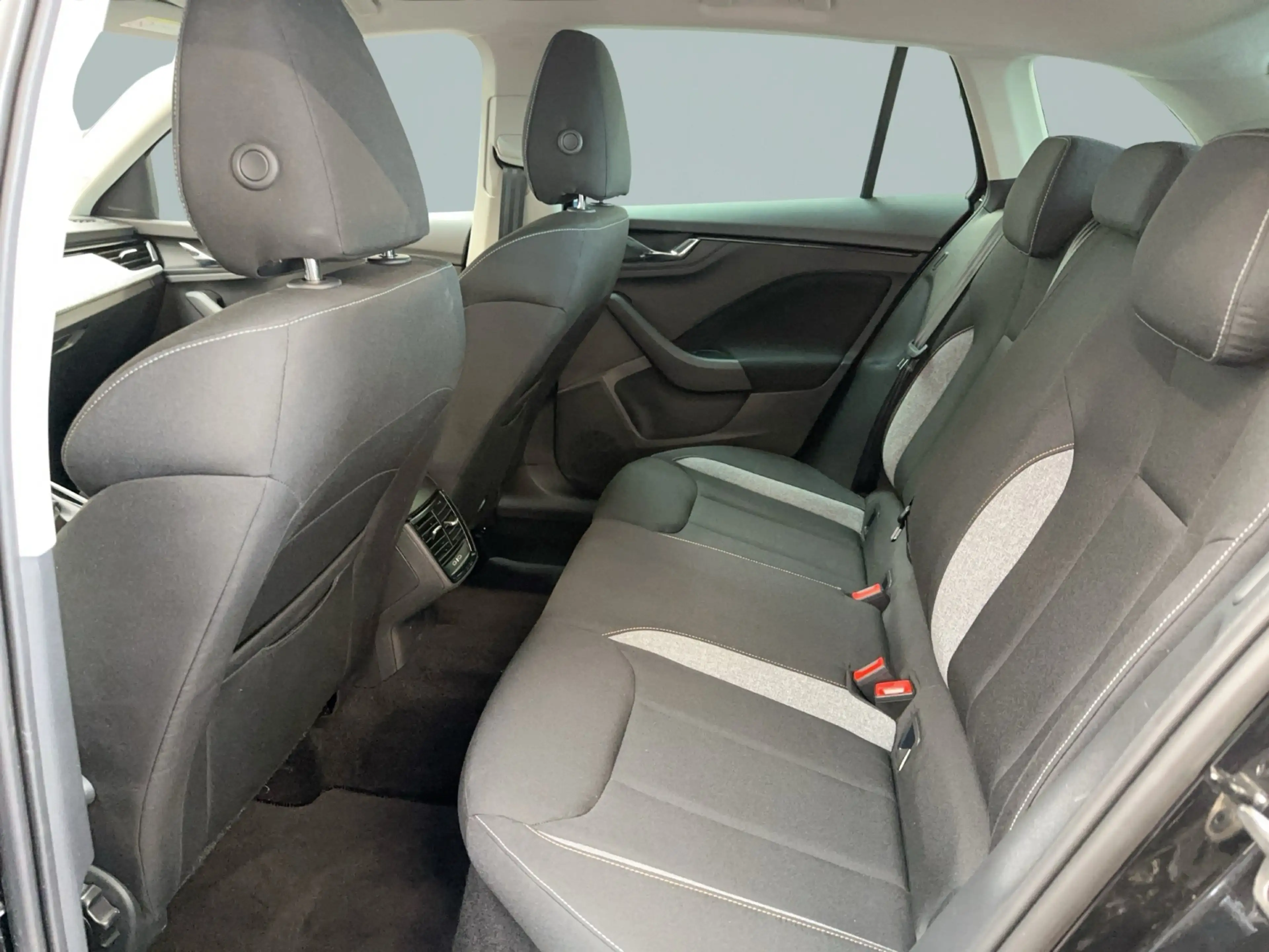Skoda Scala Tour /BLACK PACKAGE /KAMERA — photo 11