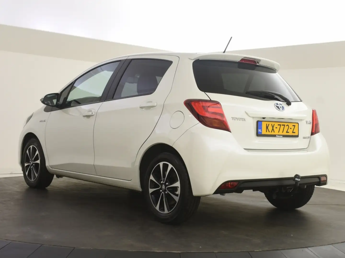 Toyota Yaris 1.5 Hybrid Dynamic Navi | Trekhaak | Panoramadak Bianco - 2