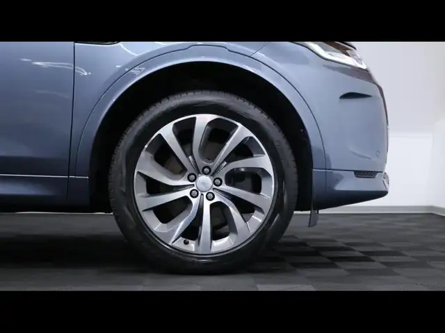 Land Rover Discovery Sport view 11