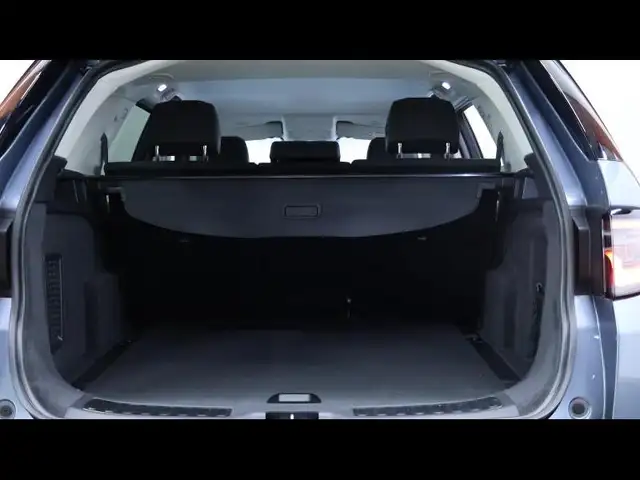 Land Rover Discovery Sport view 8