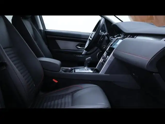 Land Rover Discovery Sport view 12