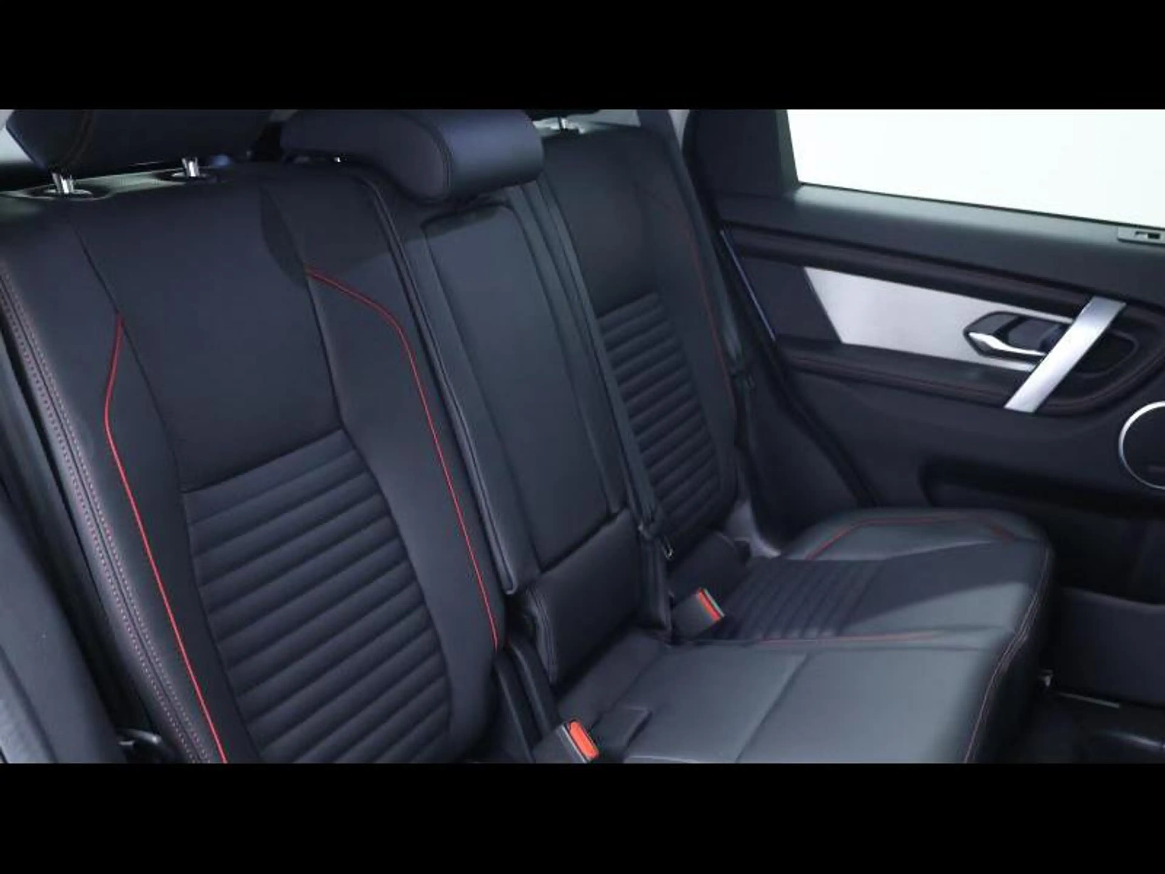 Land Rover Discovery Sport P250 R-Dynamic HSE Auto — photo 15