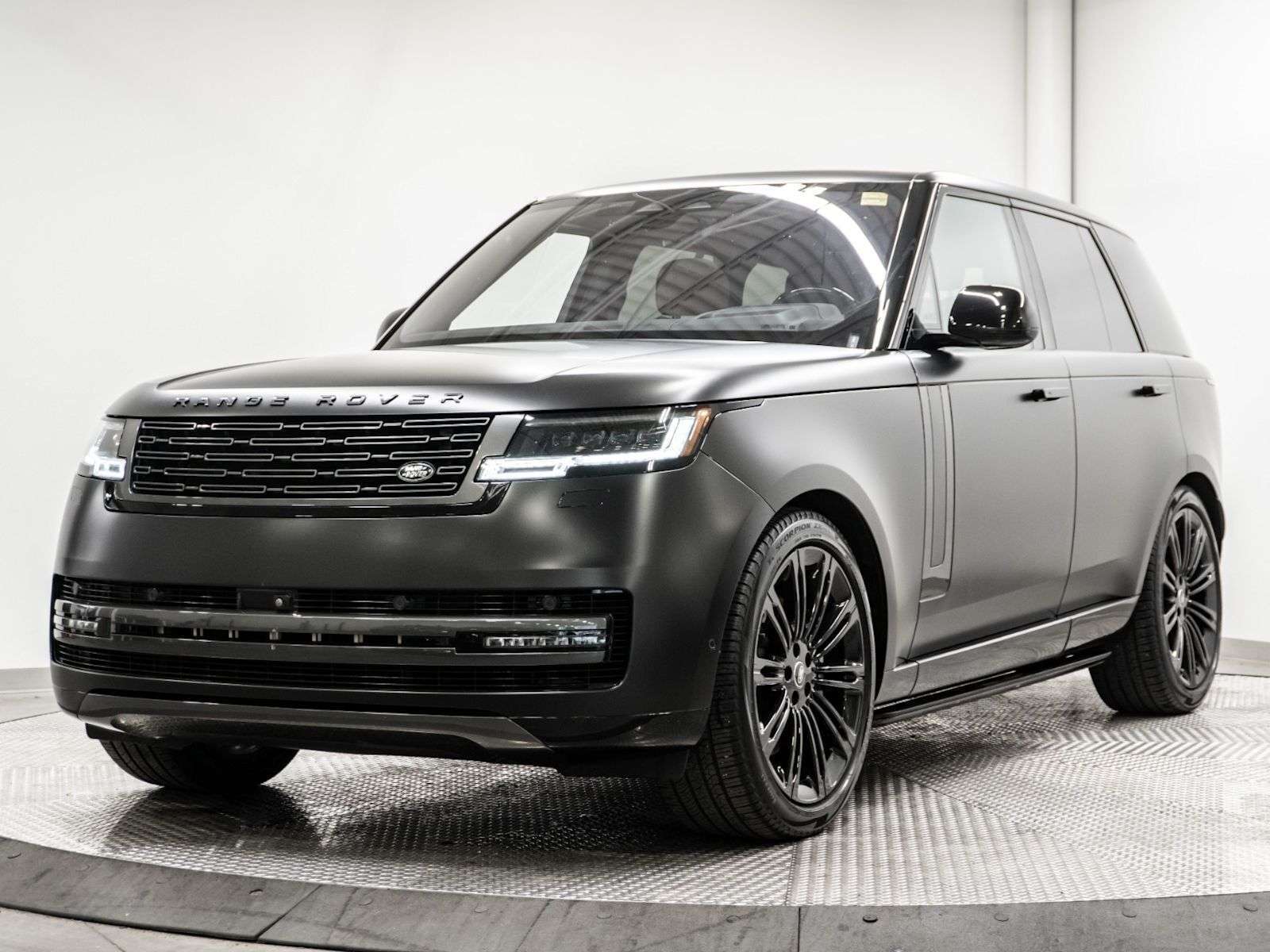 2023 Land Rover Range Rover SE P530 SWB | MATTE WRAP | 23 INCH WHEELS