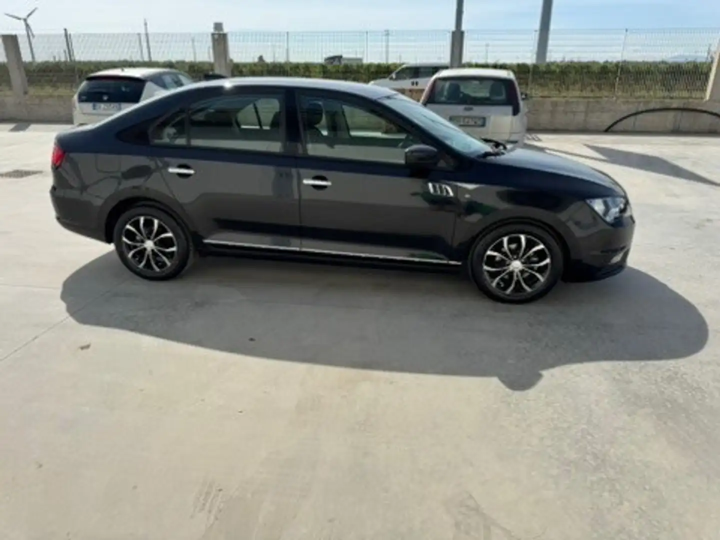 SEAT Toledo Toledo 1.2 TSI Reference Schwarz - 2