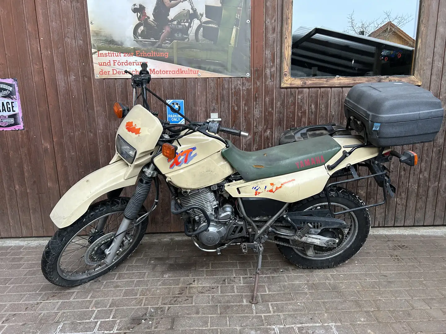 Yamaha XT 600 Enduro - 1