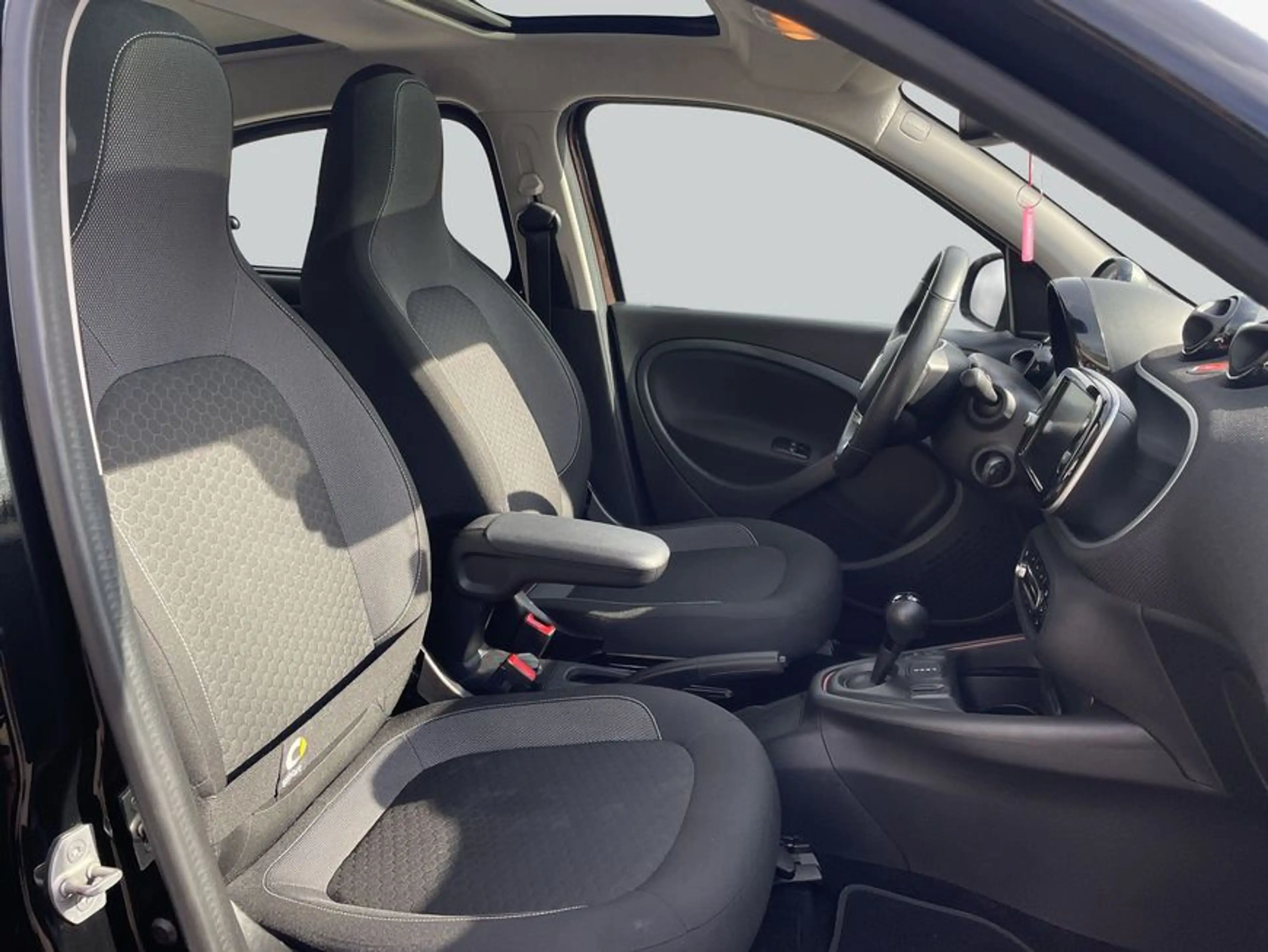 smart forFour forfour EQ passion 22KW Bordlader — photo 13