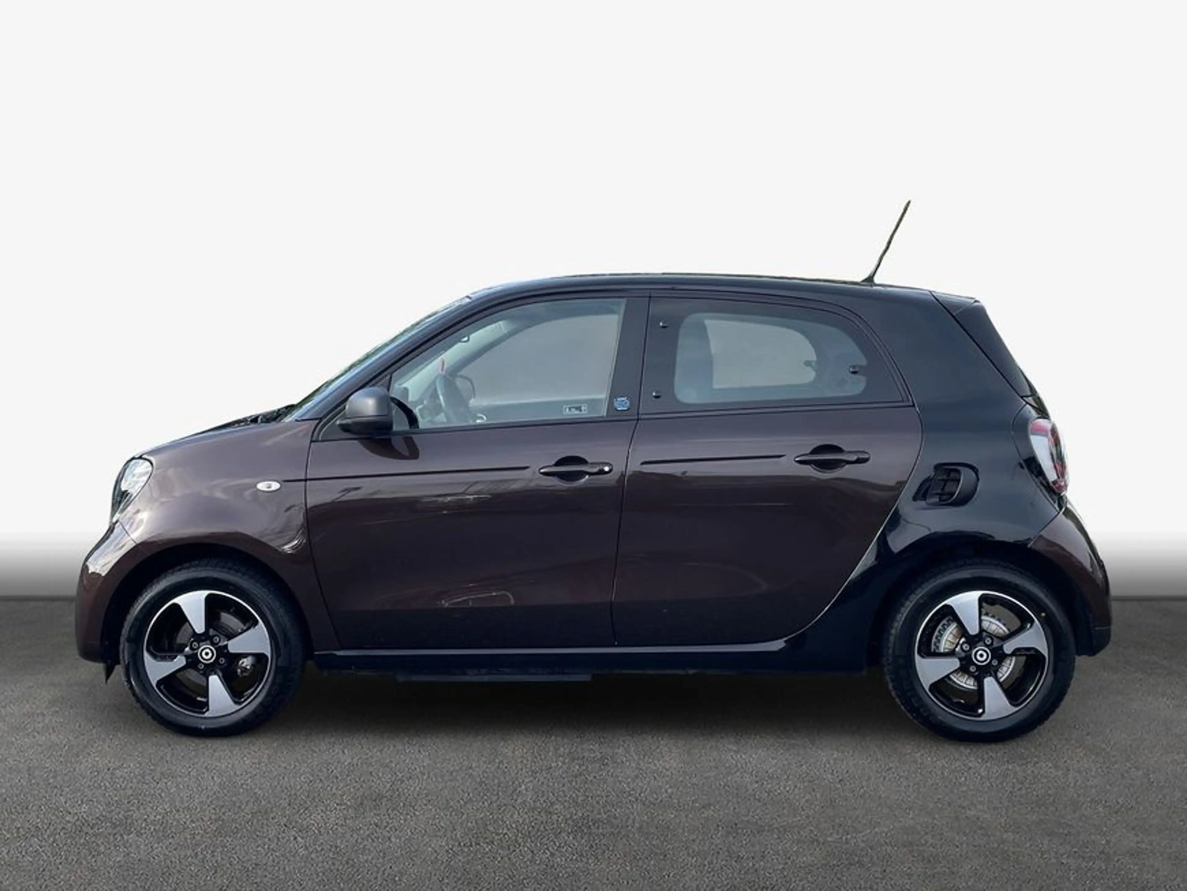 smart forFour forfour EQ passion 22KW Bordlader — photo 5