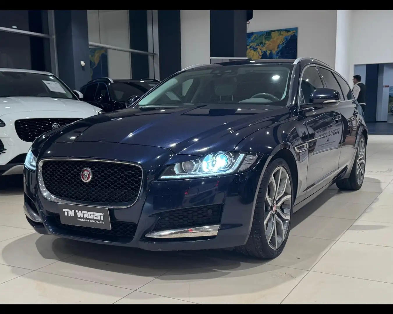 Jaguar XF Sportbrake 2.0 D 180 CV AWD aut. Prestige 2018 Blau - 1