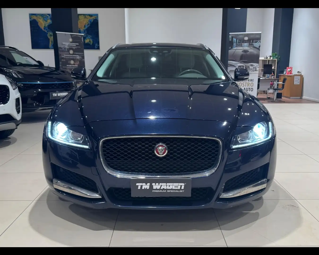 Jaguar XF Sportbrake 2.0 D 180 CV AWD aut. Prestige 2018 Blau - 2