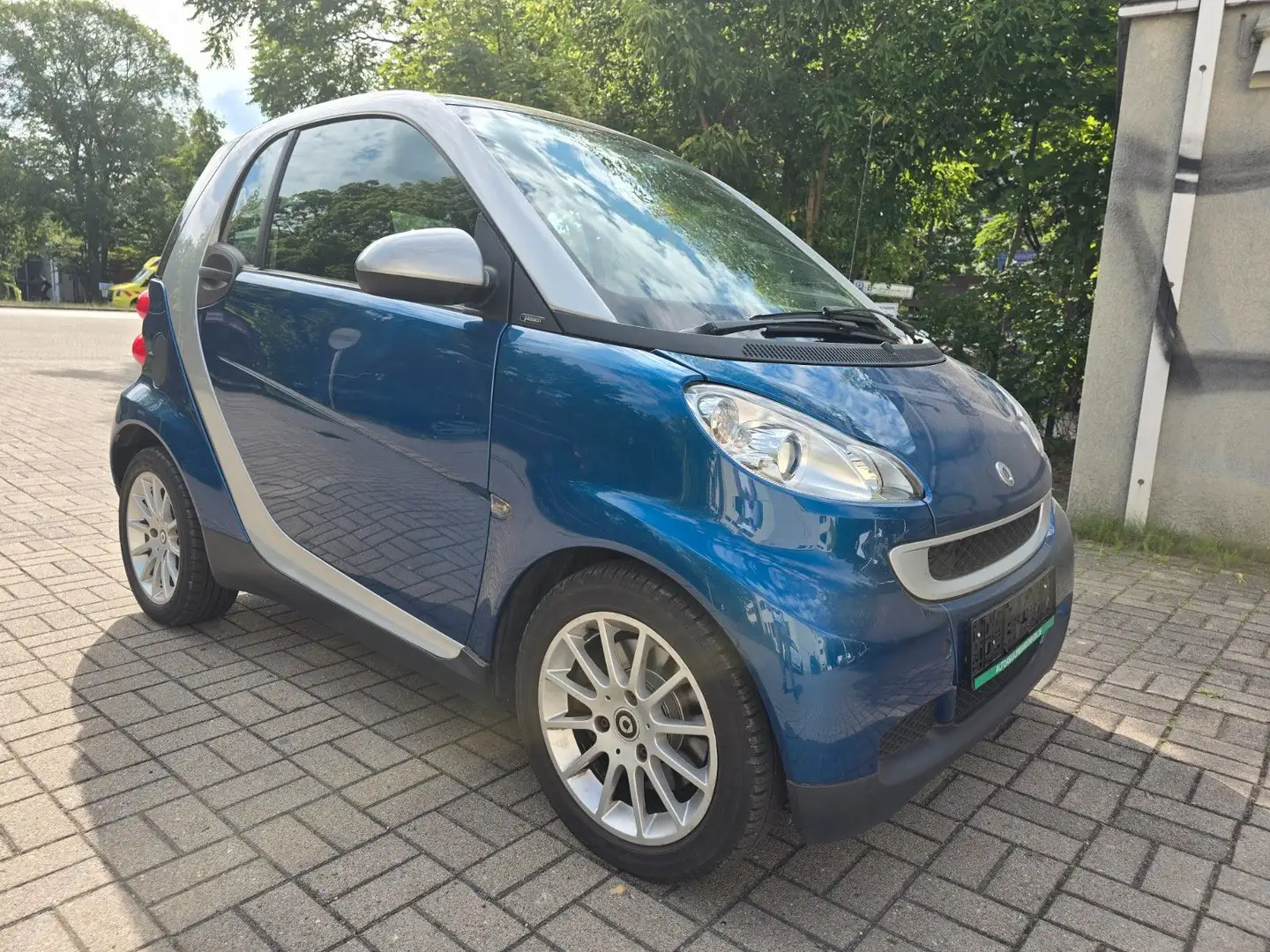 smart forTwo coupé 1.0 62kW passion Blau - 1