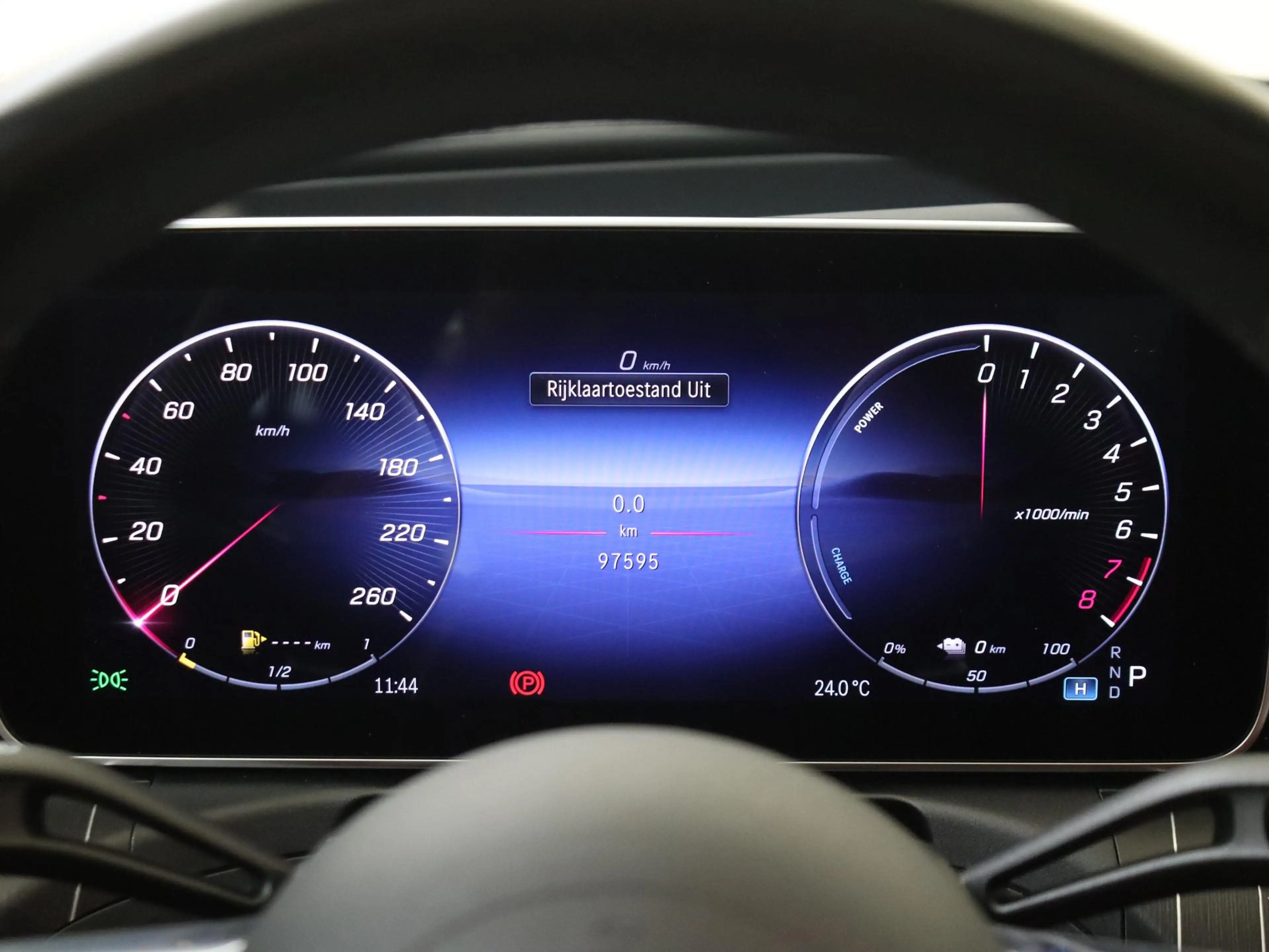 Mercedes-Benz C 300 e AMG Line Limited /Panoramadak /Memory /HUD /360 — photo 11
