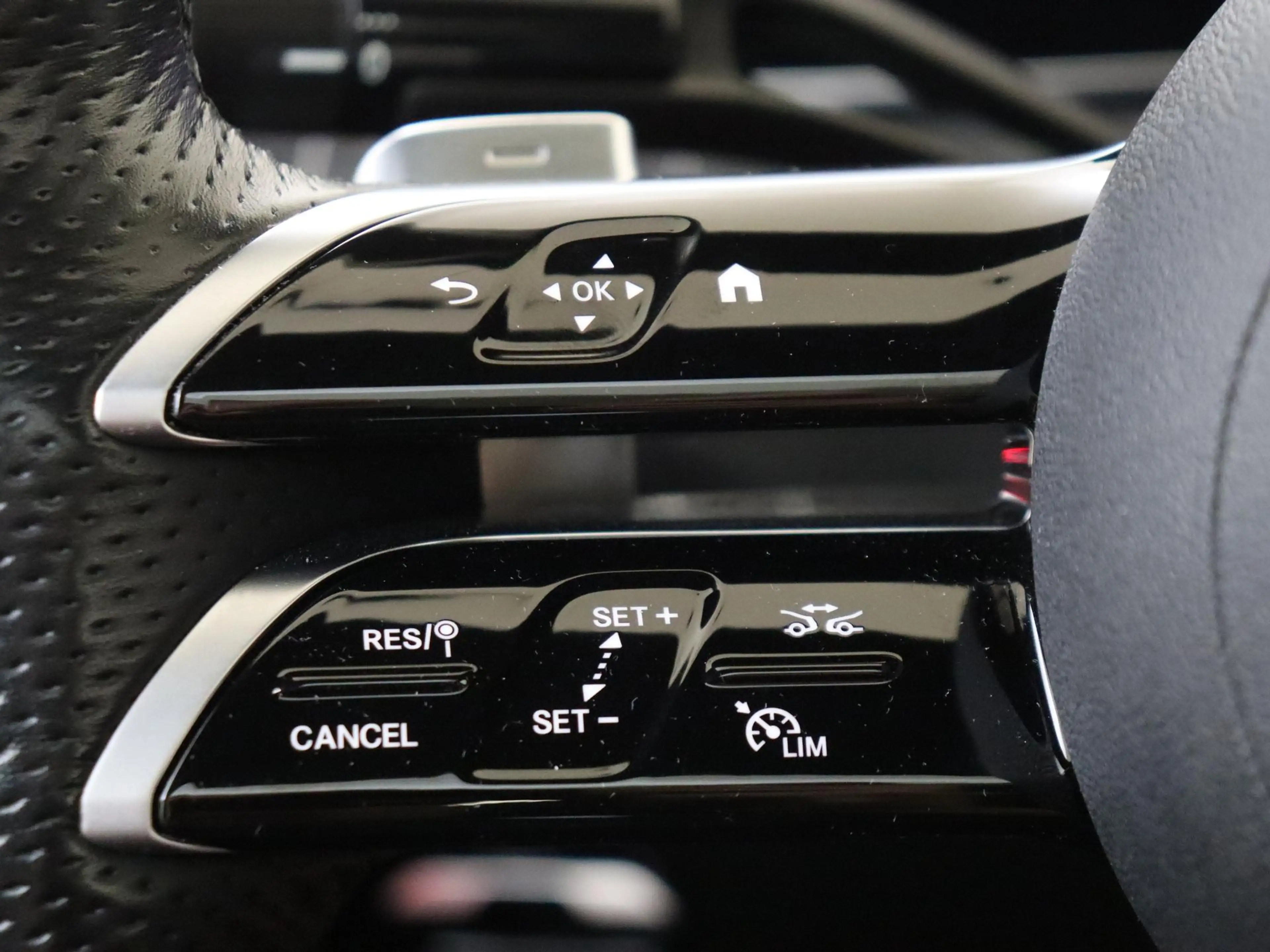Mercedes-Benz C 300 e AMG Line Limited /Panoramadak /Memory /HUD /360 — photo 12