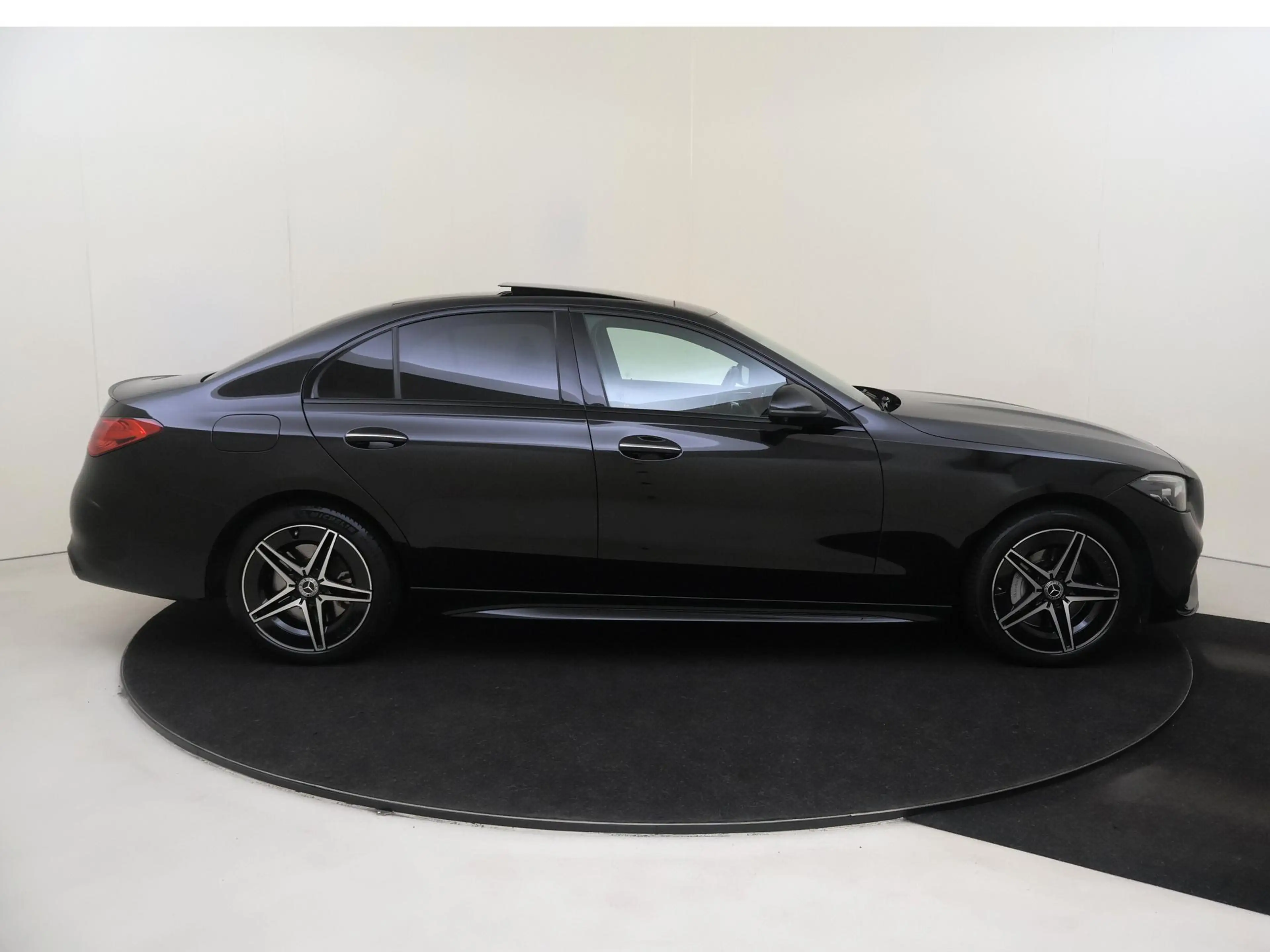 Mercedes-Benz C 300 e AMG Line Limited /Panoramadak /Memory /HUD /360 — photo 9