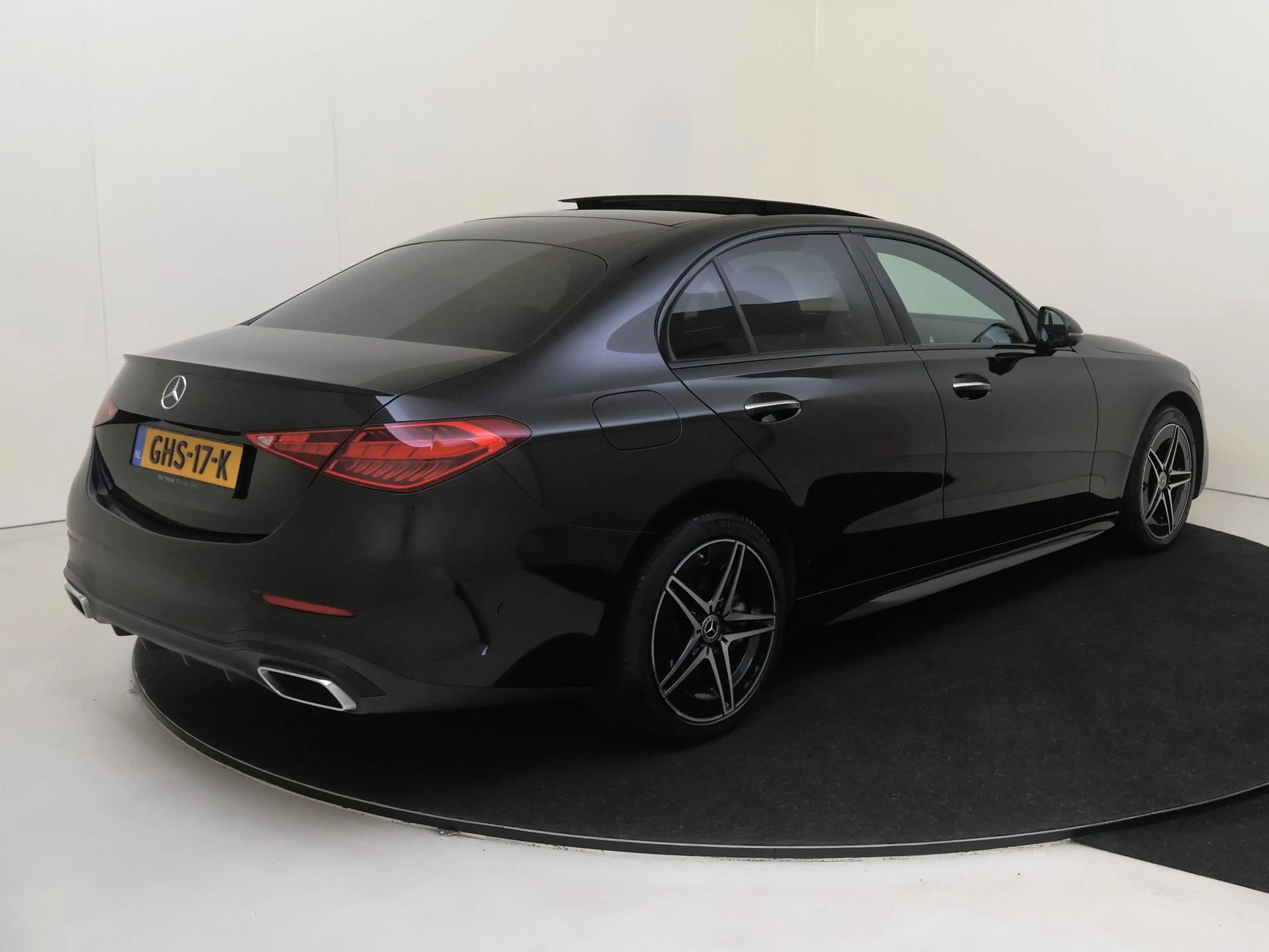 Mercedes-Benz C 300 e AMG Line Limited /Panoramadak /Memory /HUD /360 — photo 4