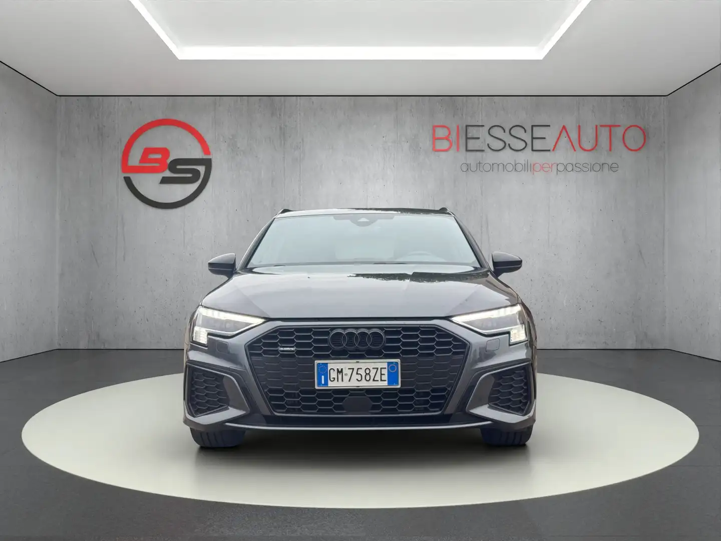 Audi A3 Sportback 40 TDI S line edition quattro s-tronic Gris - 2