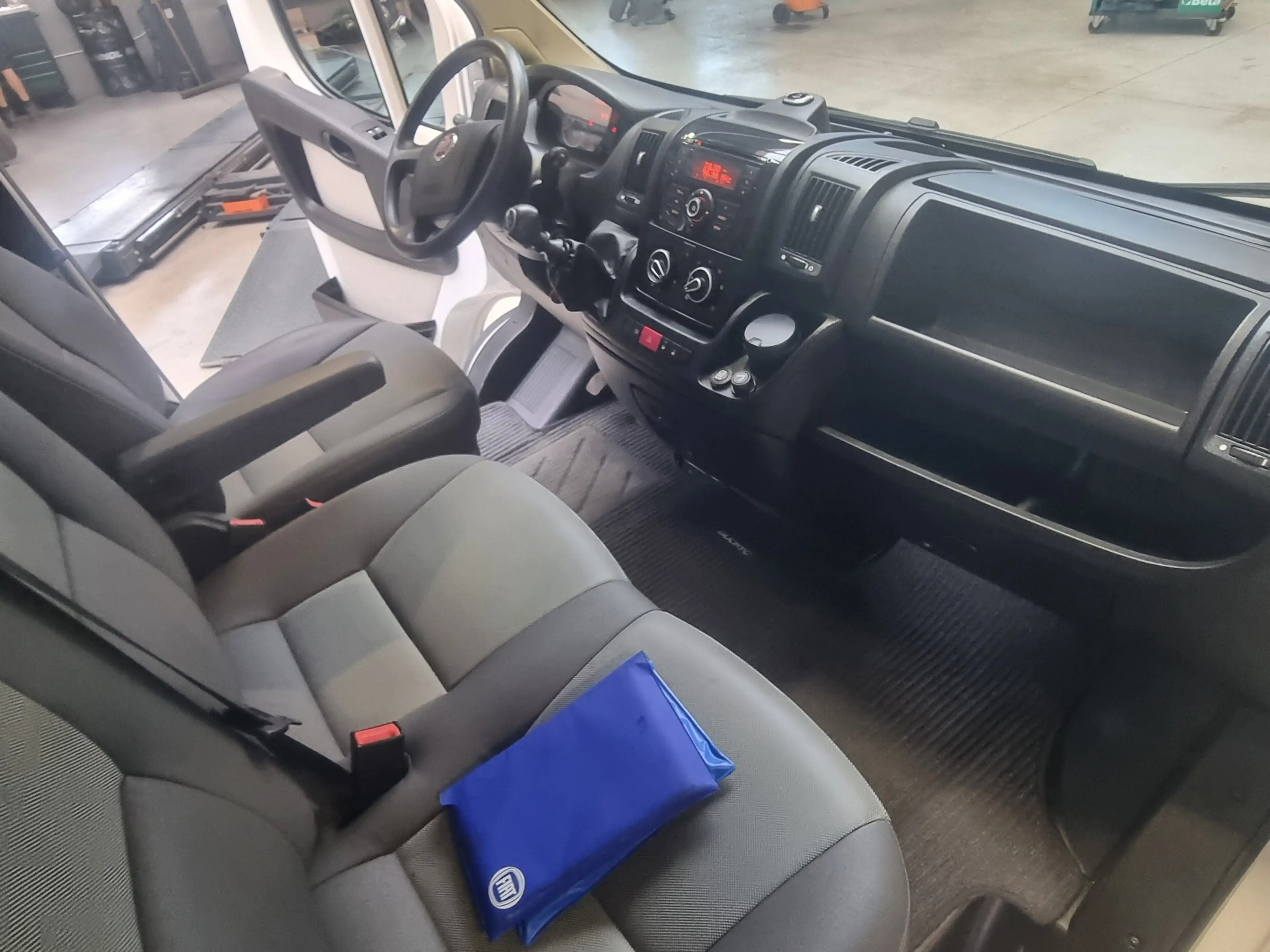 Fiat Ducato 2.3 Multijet MAXI 150CH ** EN TVA  ** (EU5) * FOURGON ELEVATEUR ELEC — photo 9