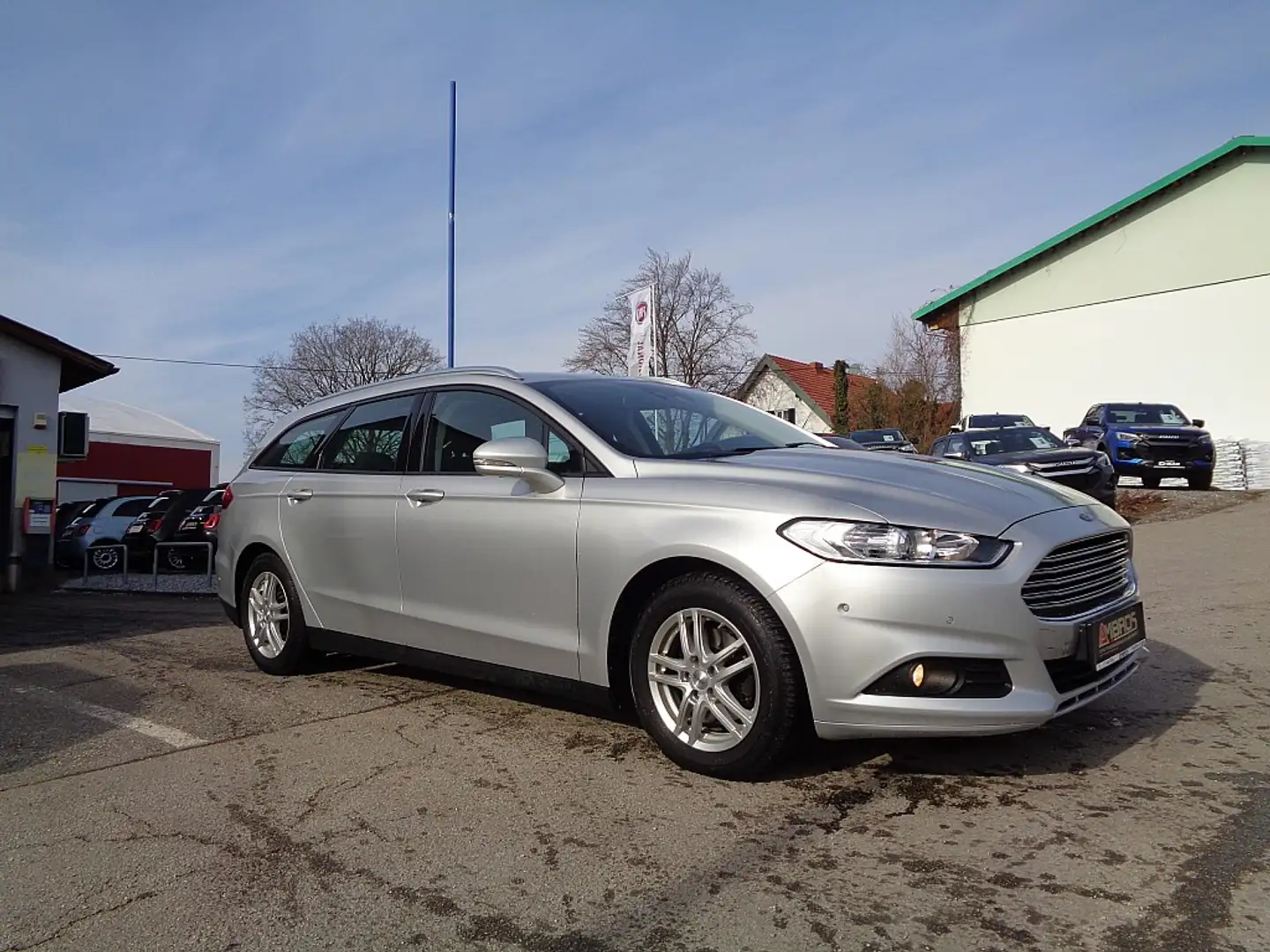 Ford Mondeo Traveller Business Plus 2,0 TDCi Automatik Silber - 1