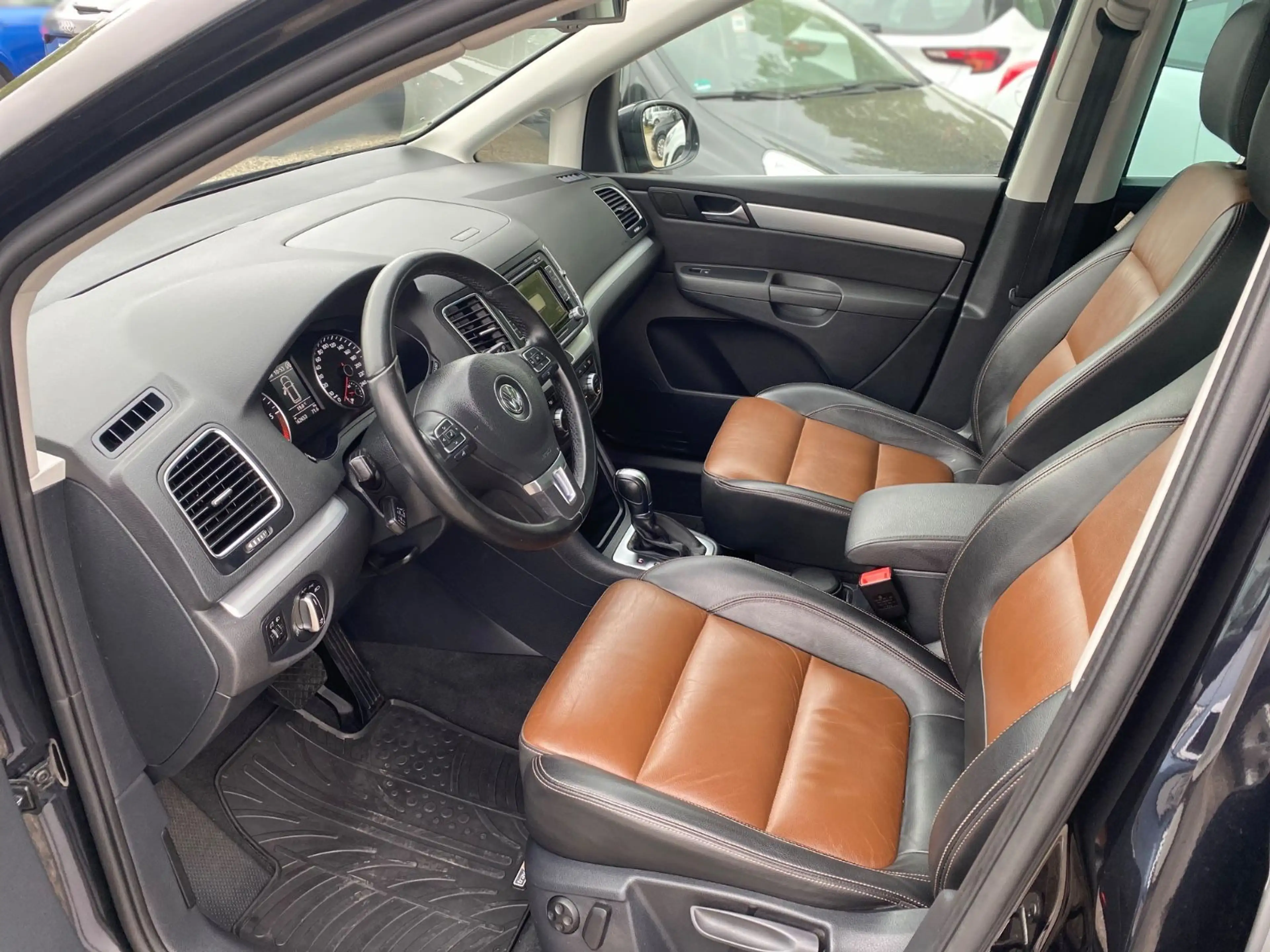 Volkswagen Sharan 2.0 TDI DSG BlueMotion Tech Highline — photo 10