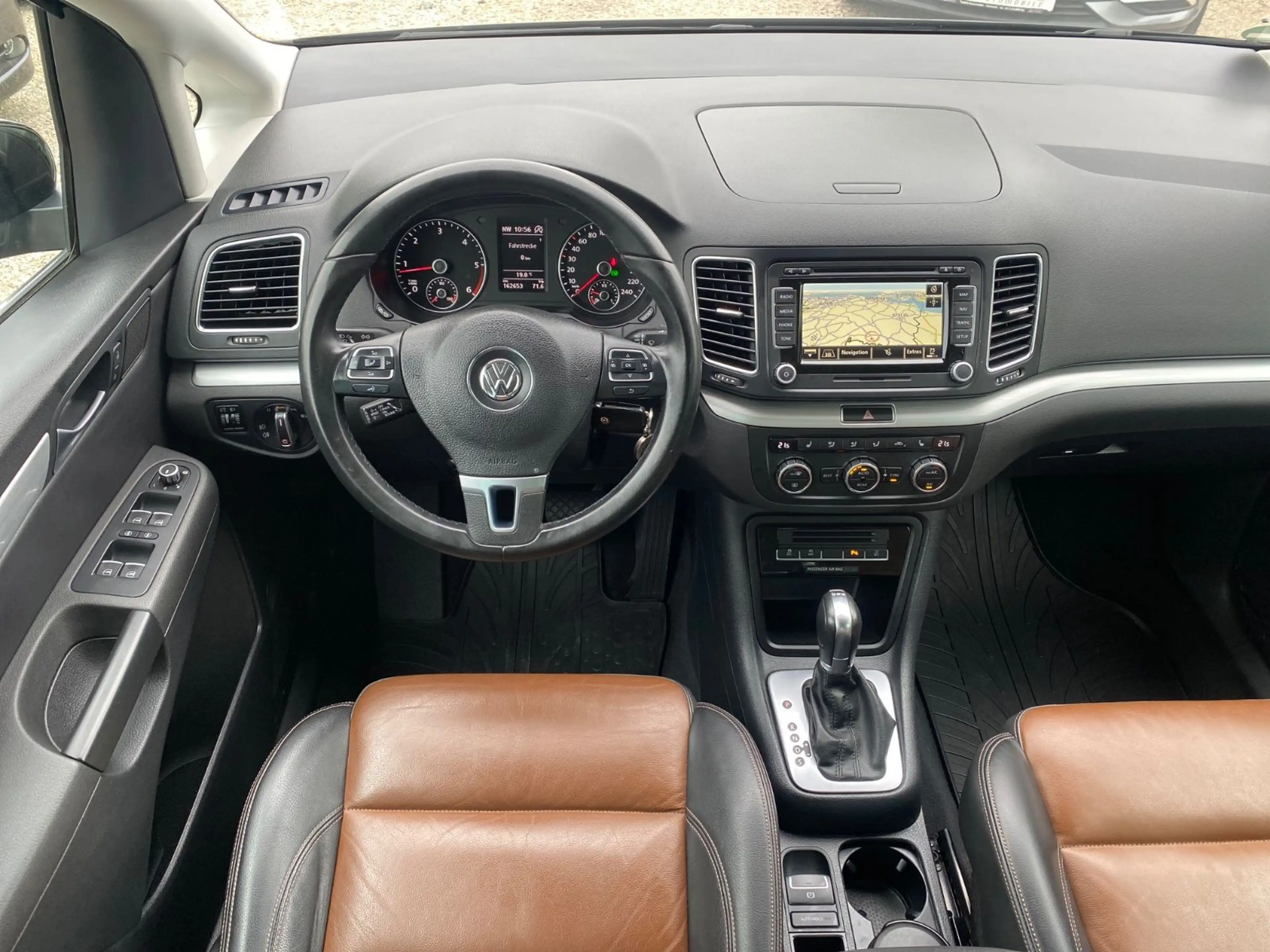Volkswagen Sharan 2.0 TDI DSG BlueMotion Tech Highline — photo 15